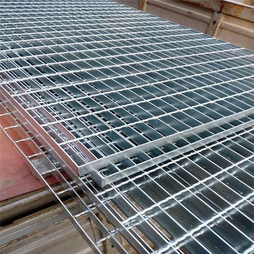 异型钢格栅板生产厂家 楼梯踏步钢格板制作 规格齐全